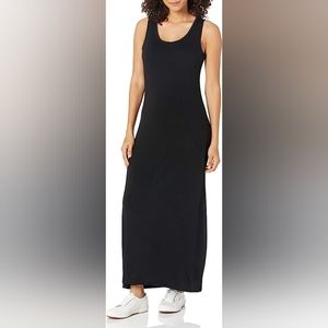 Mahina - Scoop neck black dress
